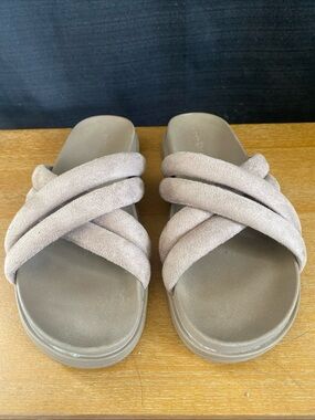 Old Navy Women's Crisscross Suede Slide Sandals in Taupe